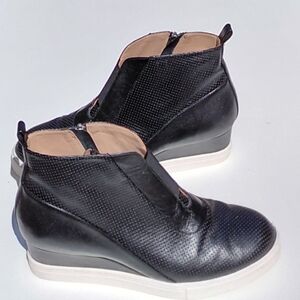 LINEA PAOLO Anna  Women's  Black Wedge Sneakers - 9.5M